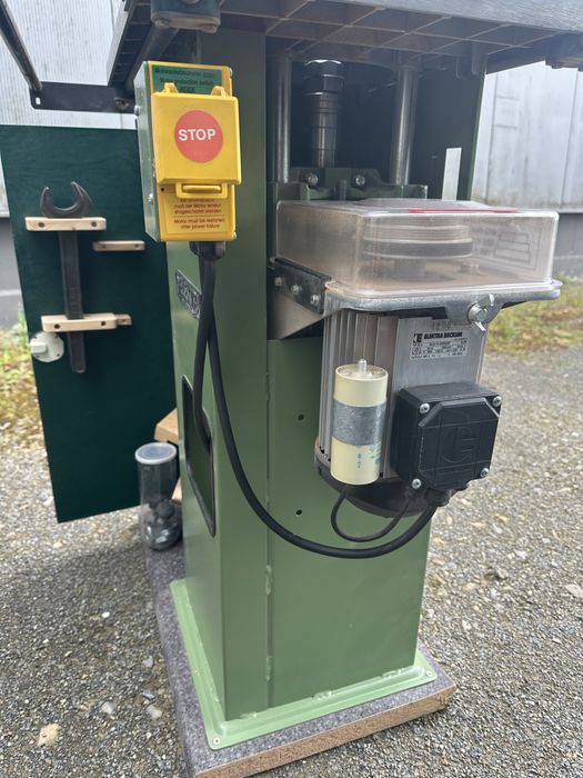 Фрезерний станок з контейнером Elektrabeckum