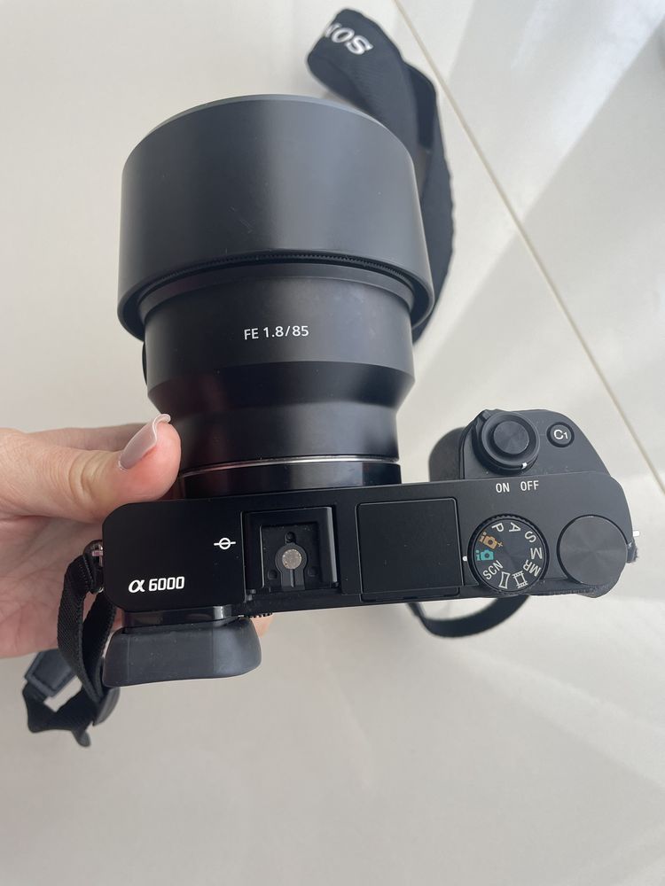 Sony alpha A6000 + lente objetiva 85mm 1.8