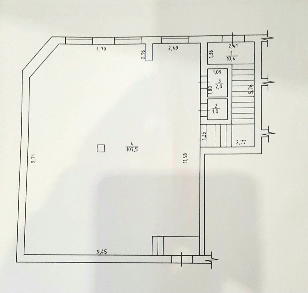 Центр. ПАРКОВКА.Не перша лінія. Цоколь. Площа S = 140 m2