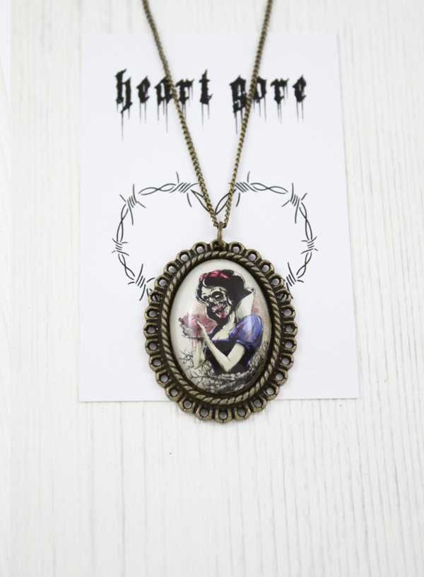 Heart Gore wisiorek ZOMBIE ŚNIEŻKA gore goth HG09