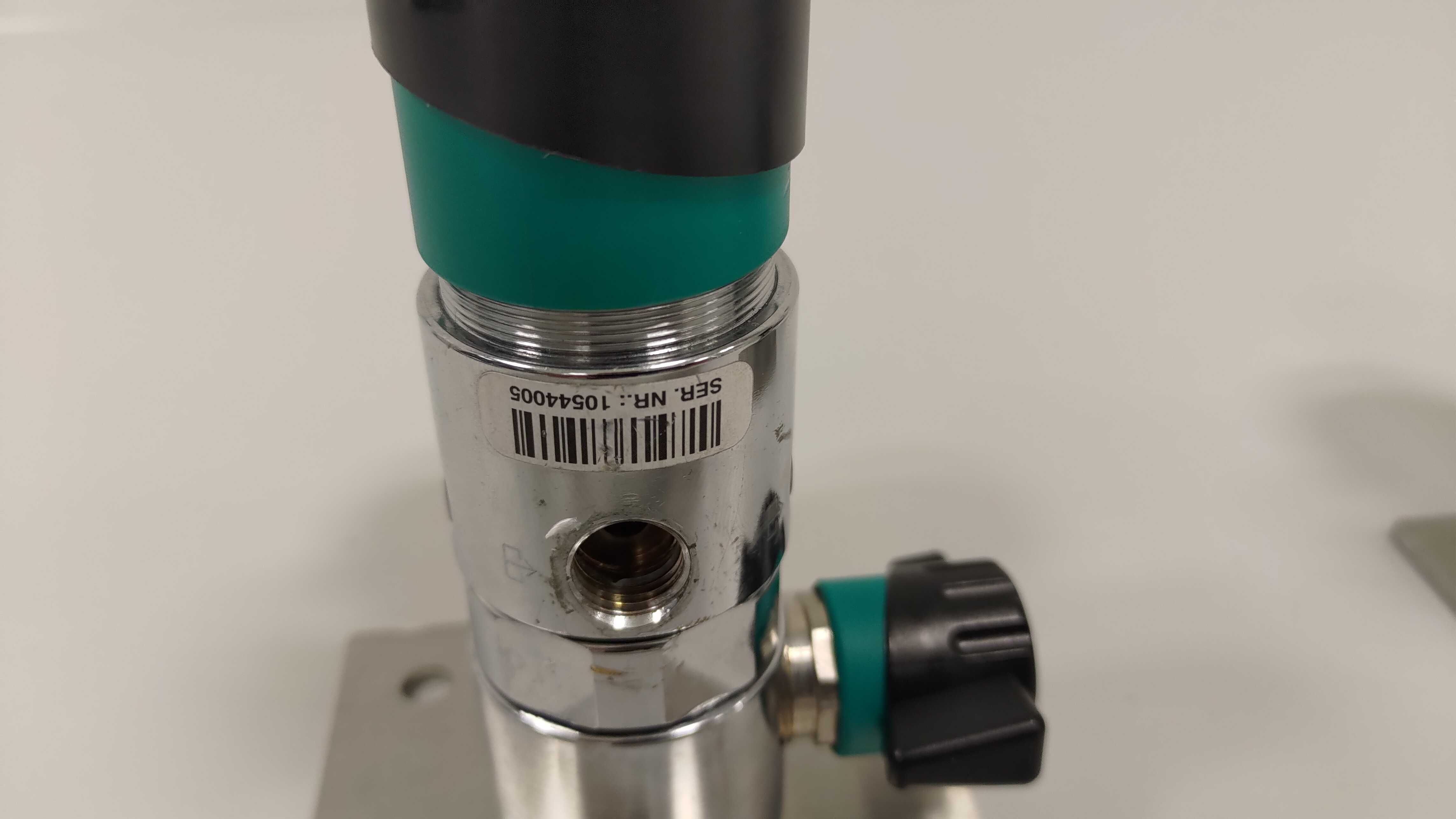 Regulator ciśnieniowy z manometrem ECE DRUVA 2 szt.