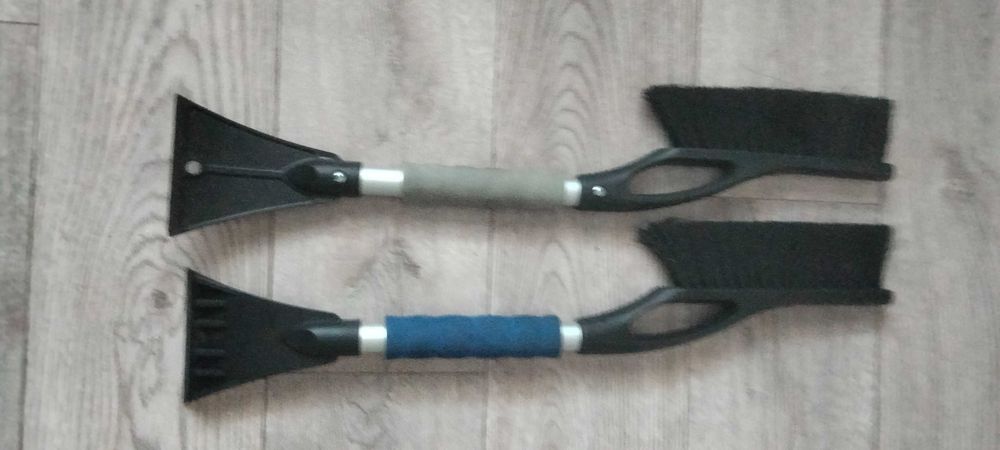 скребок с щёткой