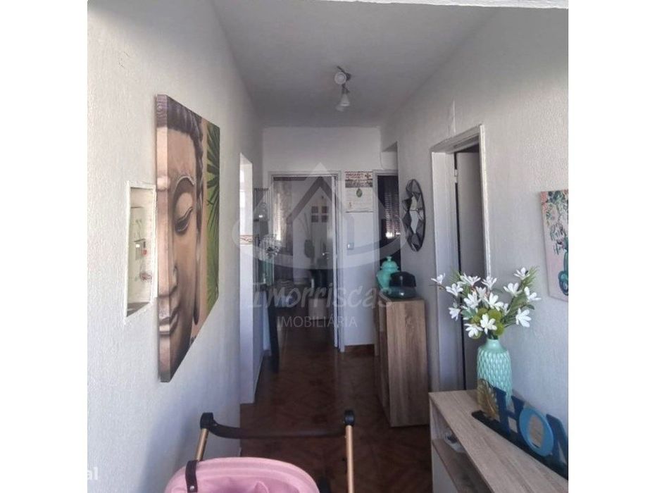 Apartamento T2 localizado em Camarate, Loures