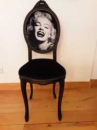 Drewniane krzesło z wizerunkiem Marilyn Monroe