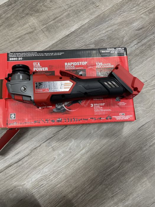 Болгарка Milwaukee