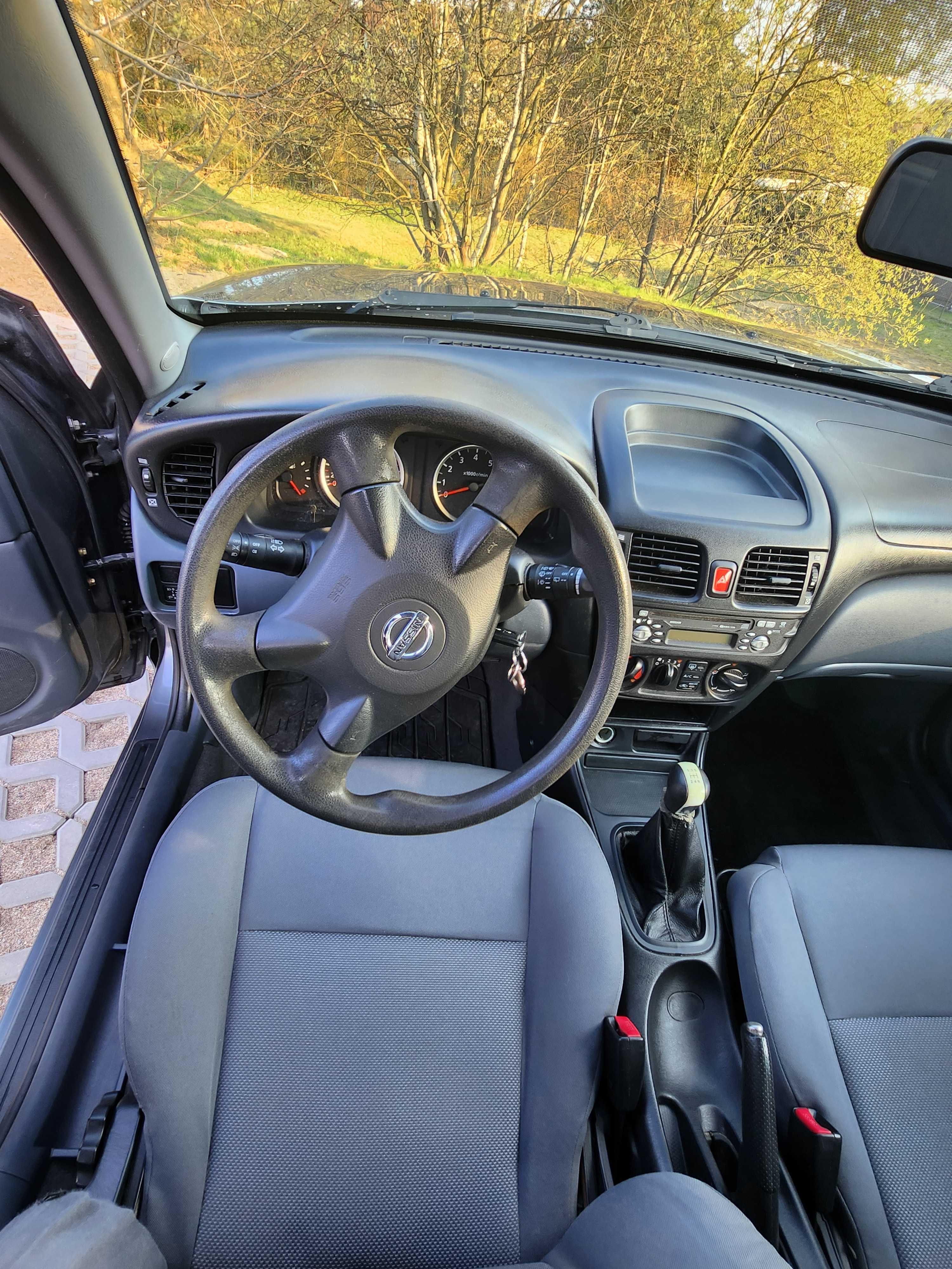Nissan almera 2004r