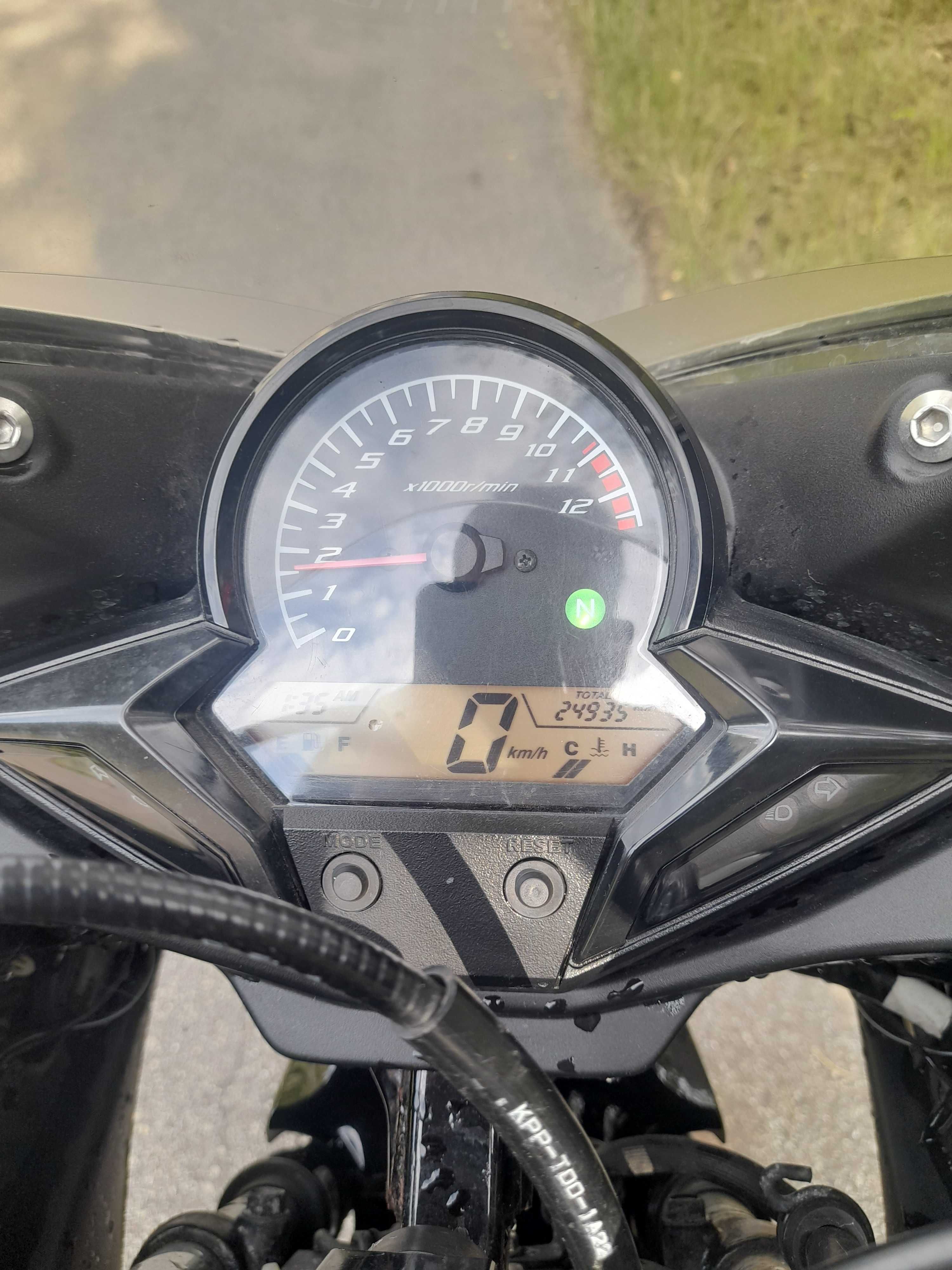 Honda  cbr 125r.
