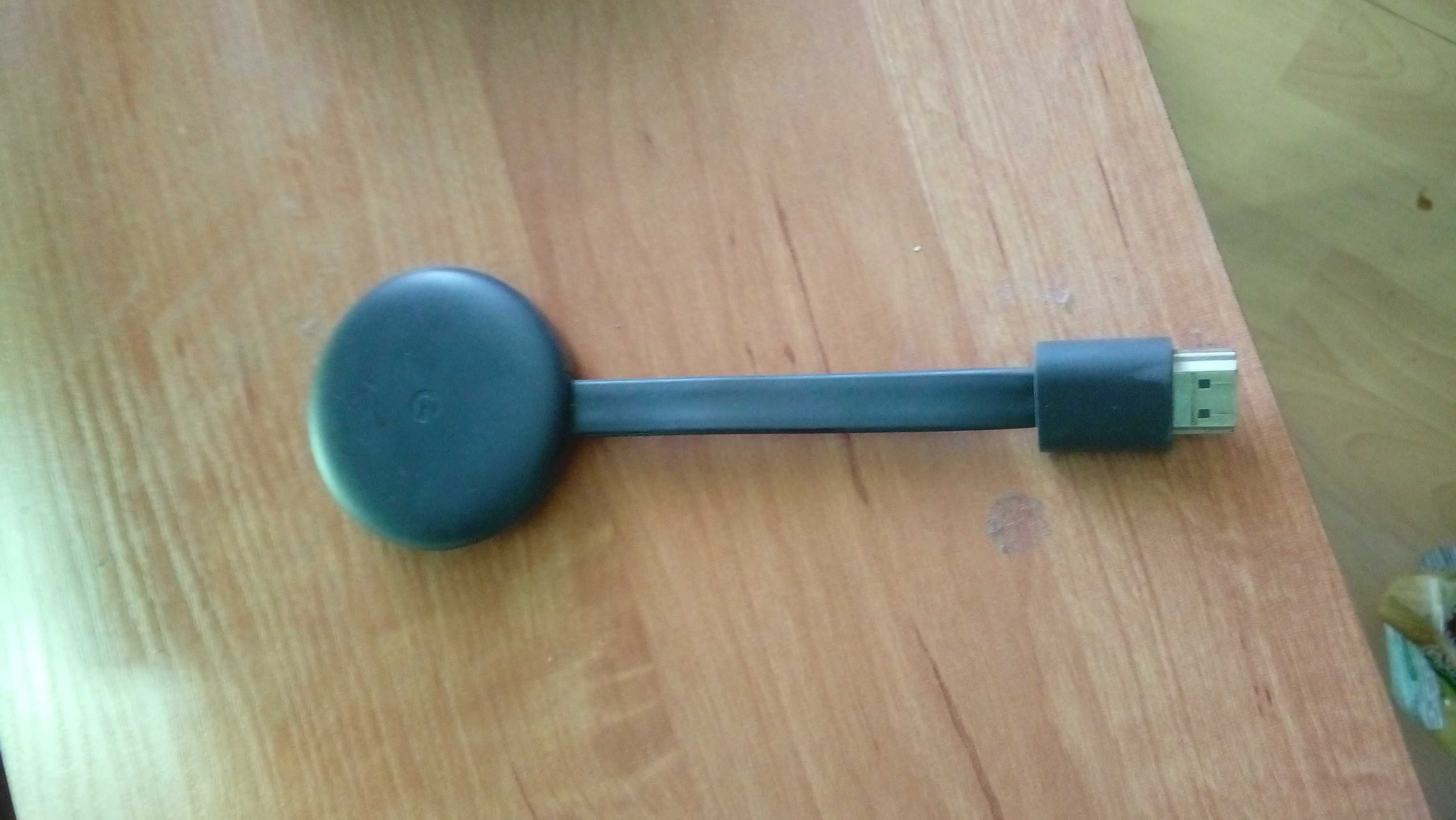 TV 42" + Chromecast ( smart tv) + dekoder dvbt2 + hdmi+ kable i piloty