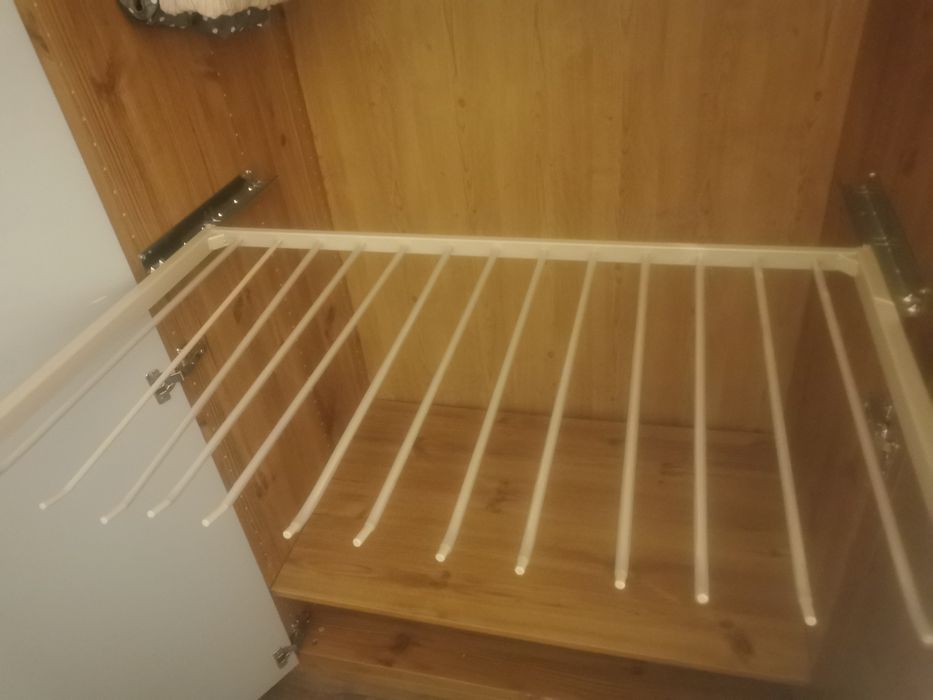 Szafa Pax Ikea w kolorze drewna