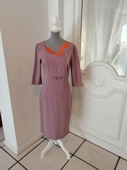 Sukienka ołówkowa wizytowa pudrowy róż Beata Cupriak 36
