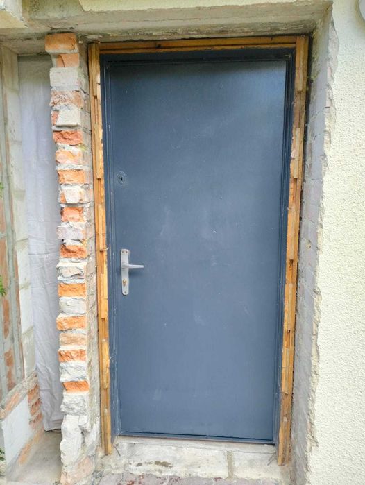 Drzwi stalowe, dwa zamki