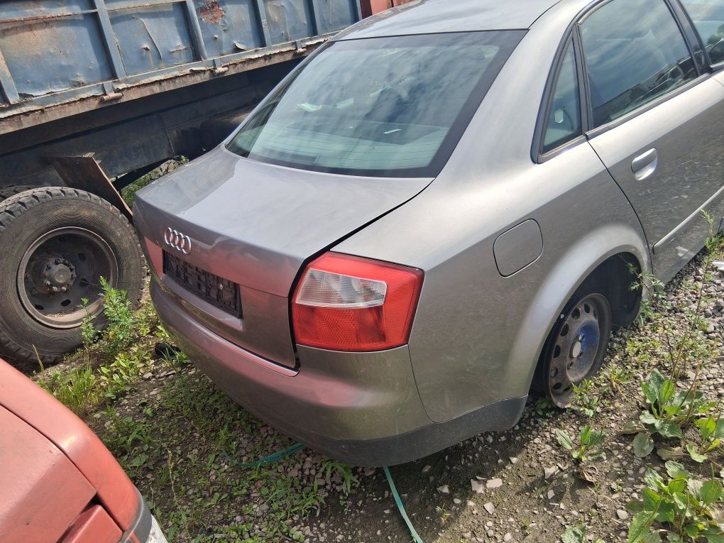 Lampy Tył Audi A4 B6  sedan