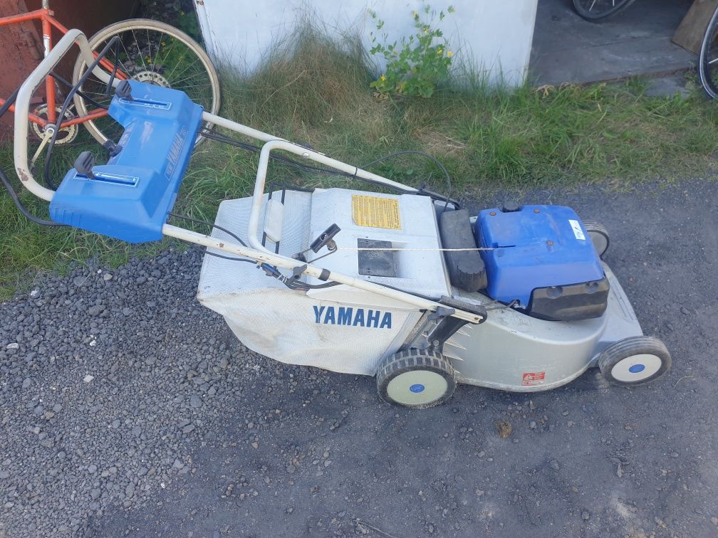 Kosiarka spalinowa Yamaha YLM 553 z koszem