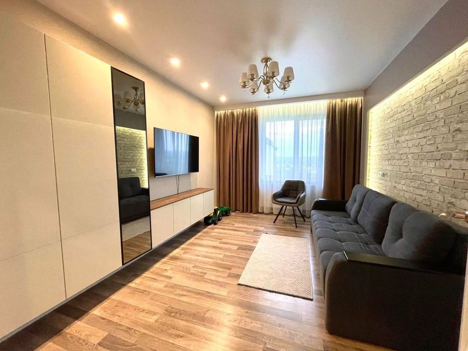 Продаж 2 км квартири на березі міського озера