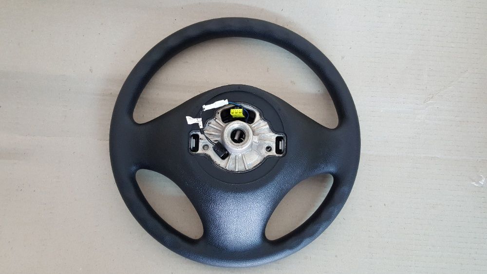 Volante base para BMW 116d, 118d, 120d, série 3 e outros (desde 2013)