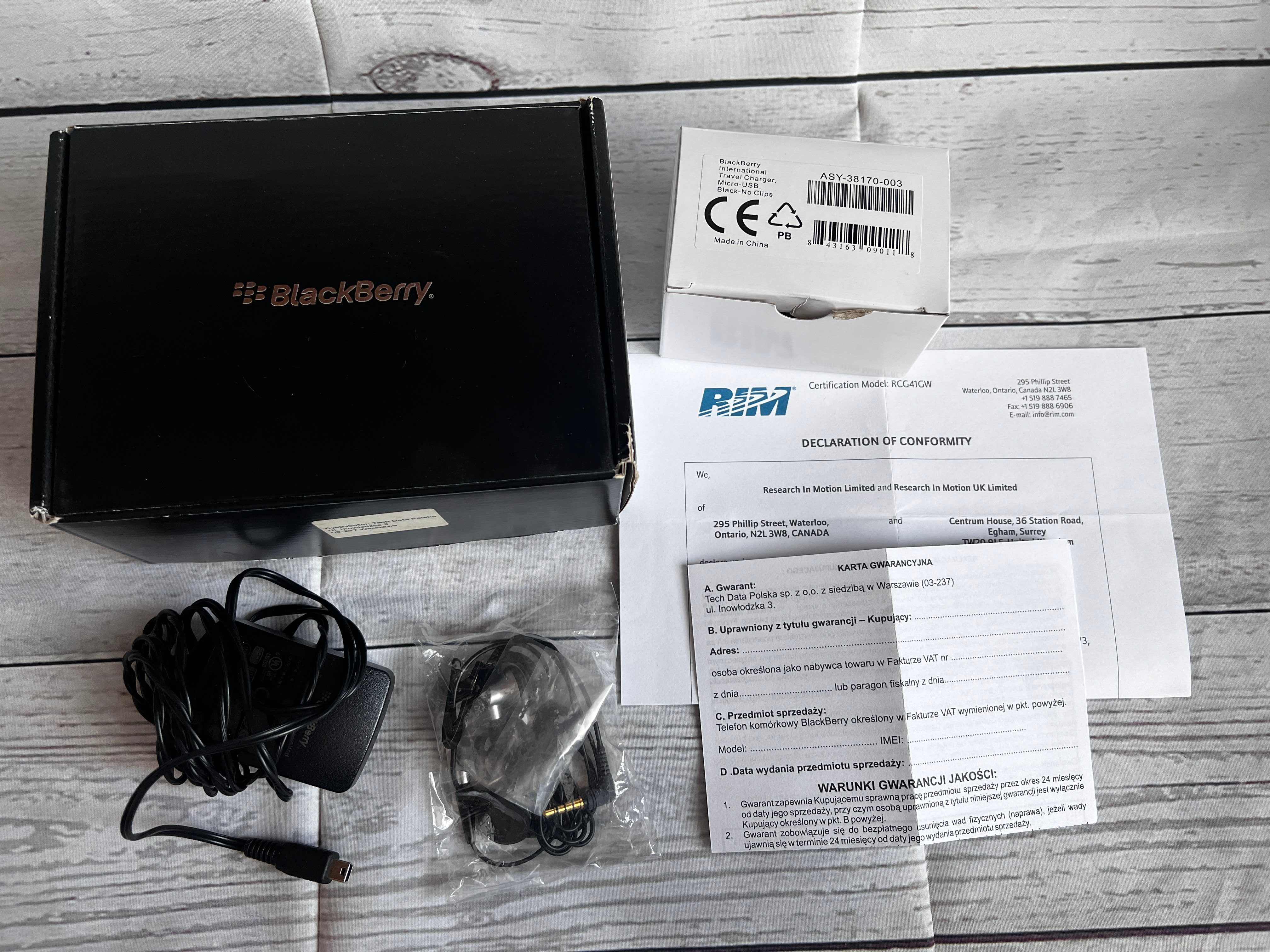 BlackBerry 8520 pudełko, kartonik + ładowarka + słuchawki + papiery+CD