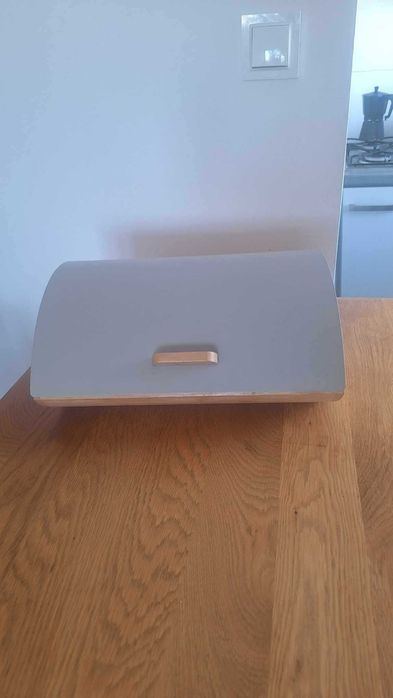 nowoczesny chlebak owalny drewniany Linia COSMIC