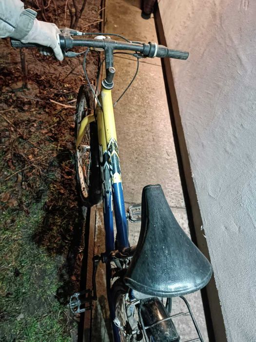 Велосипед дамка  із багажником.