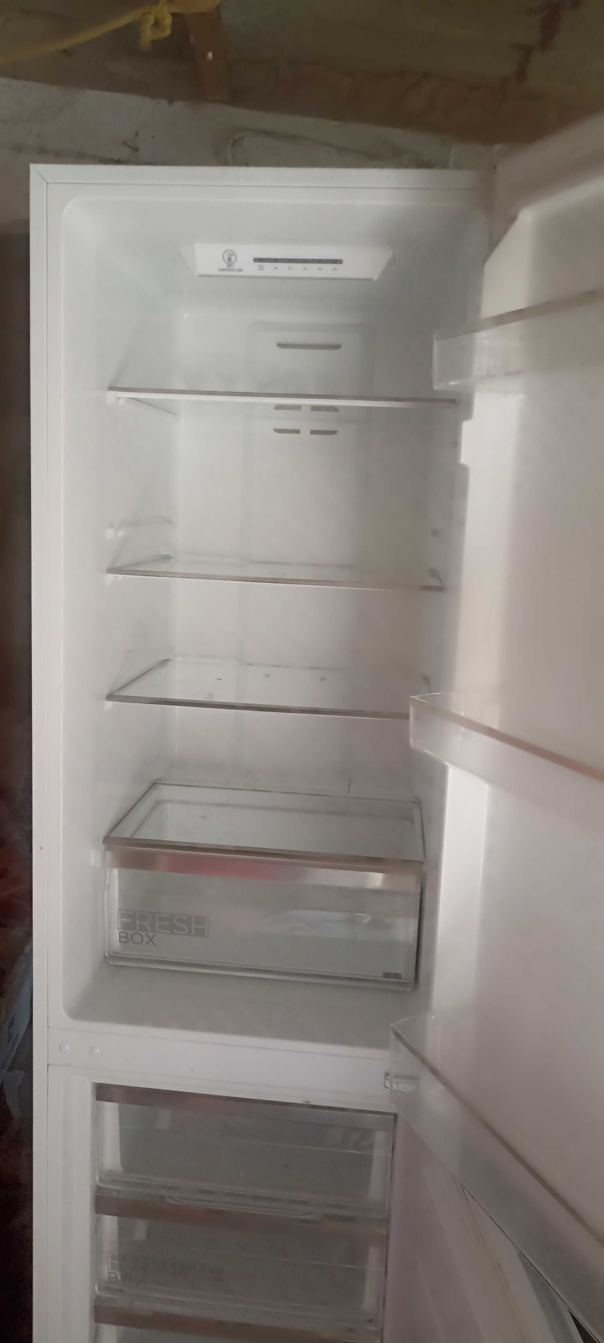 Frigorífico novo