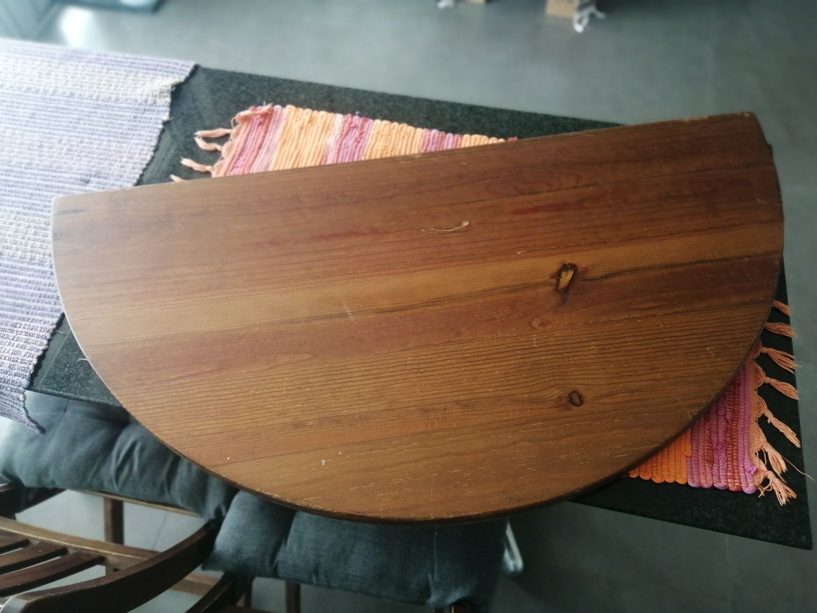Vendo uma Mesa em pinho maciço da marca CERNE
