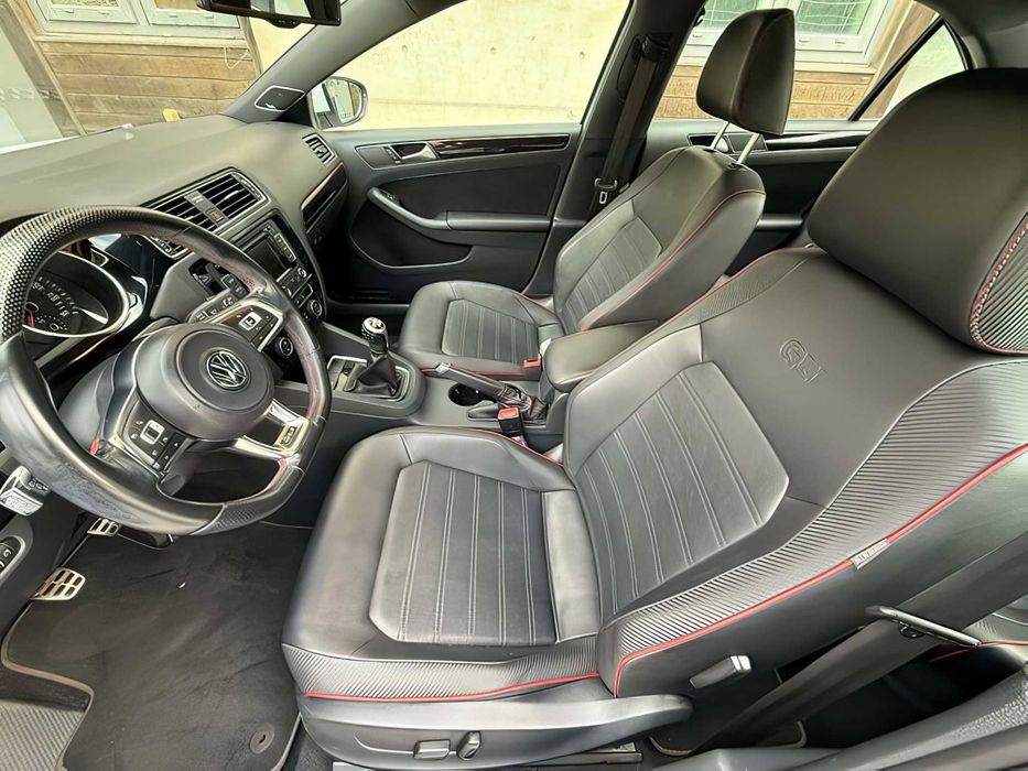 Volkswagen Jetta GLI      2015