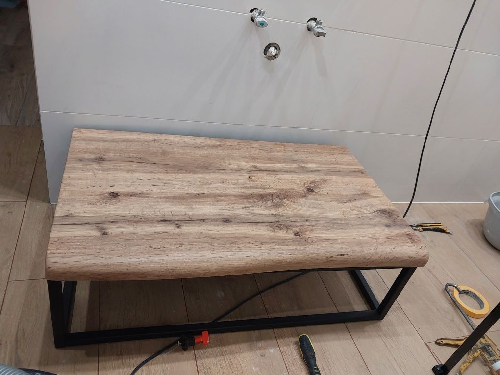 Konsola pod umywalkę łazienkową w stylu loft