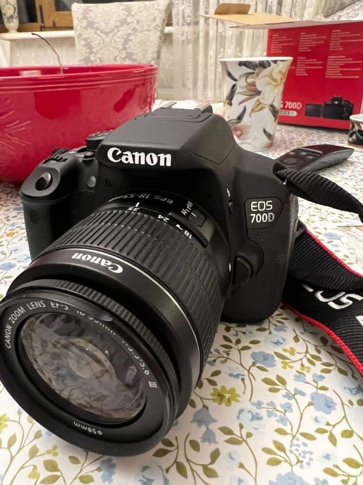 Продаю фотоапарат Canon EOS 700D ТЕРМІНОВО!