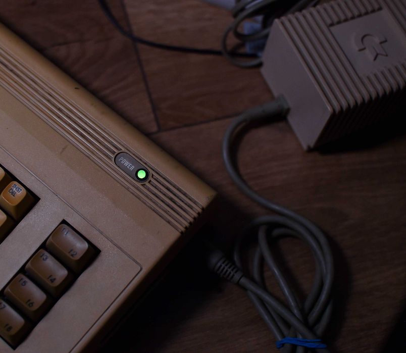 Commodore 64 + Gra Atari 2600 Pac-Kong