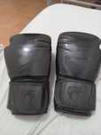 Luvas de Box/Kickboxing Venum, 10-oz, pretas, muito pouco usadas