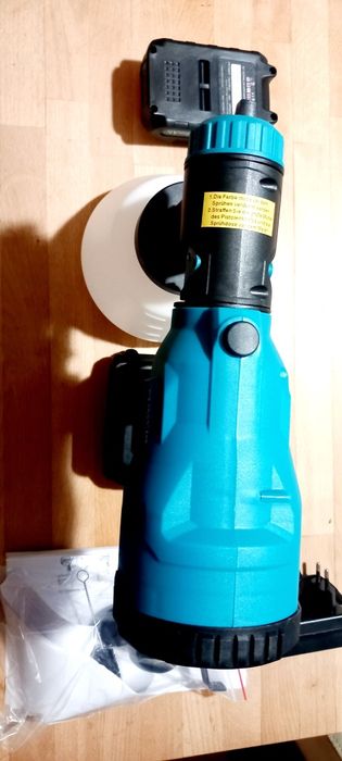 Pistolet 18 v  makita  do malowania nowy