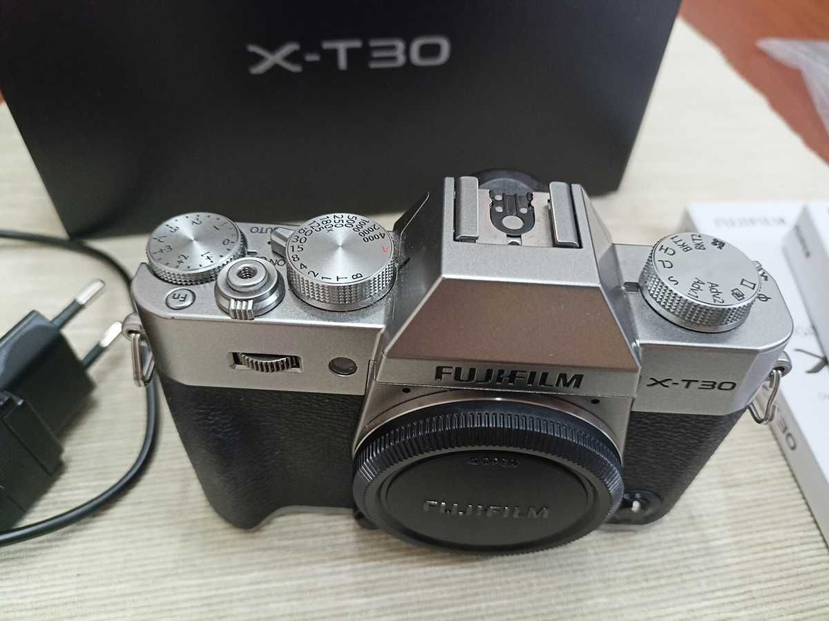 Fujifilm X-T30  (26.1 MP)"c/Nova" c/ 3 mil disparos + Punho Metálico