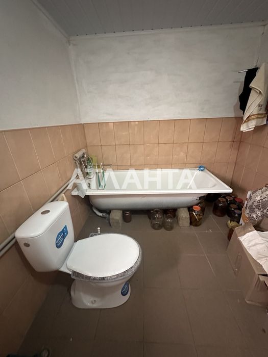 Будинок з комунікаціями, центр села, 60 м2, + господарство