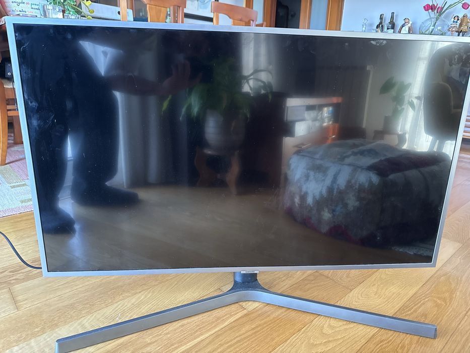 Samsung– 43” 4K Smart TV