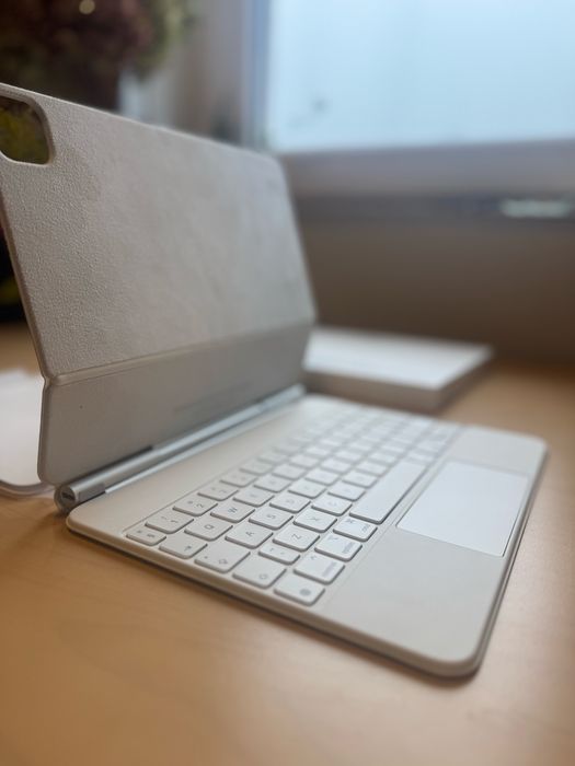 Klawiatura z etui APPLE Magic Keyboard do iPada Air 11 cali (M3)