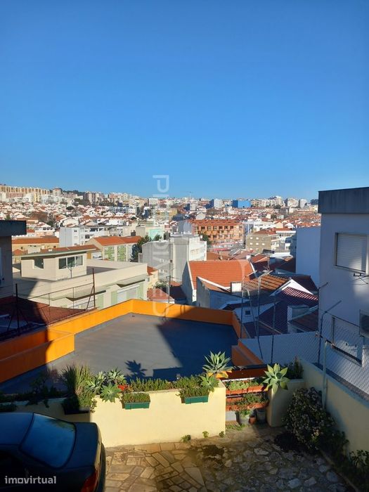 T6, Cova da Piedade, 222m2 úteis, investimento