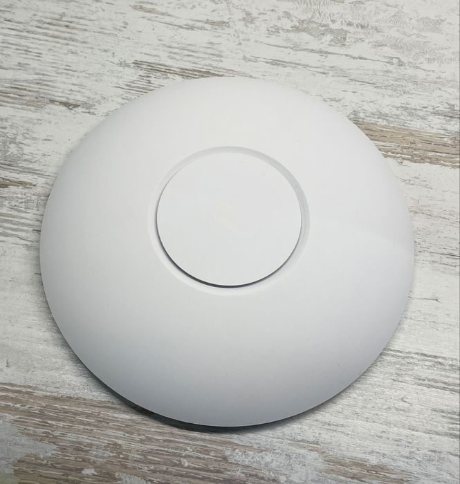 Точка доступу Wi-Fi Ubiquiti UniFi UAP-AC-LR 2.4/5 GHz up 1300 Mbps