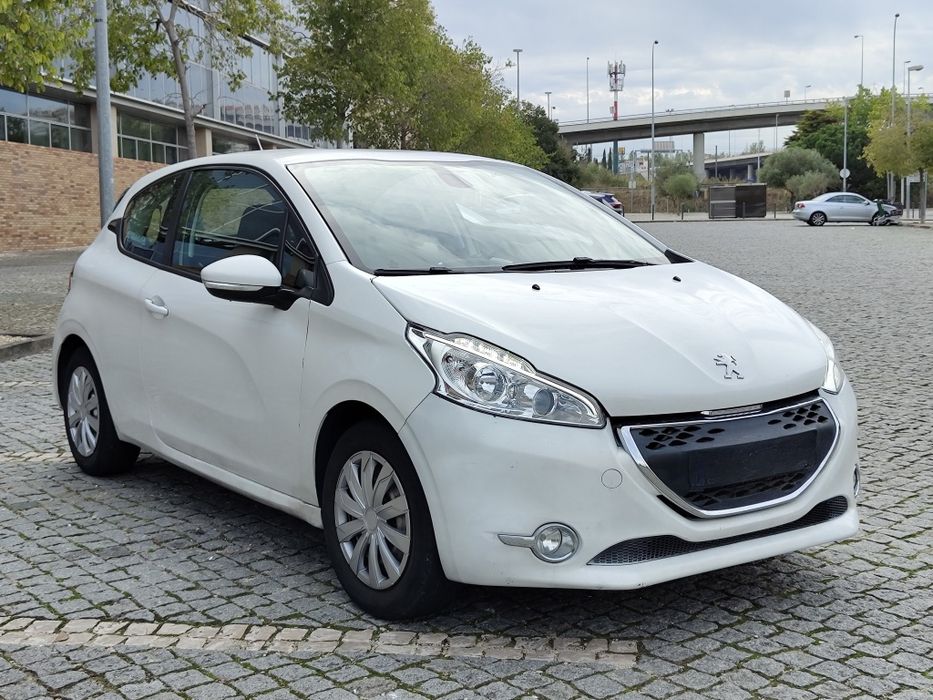 Peugeot 208 1.4Hdi caixa automática (151 mil)