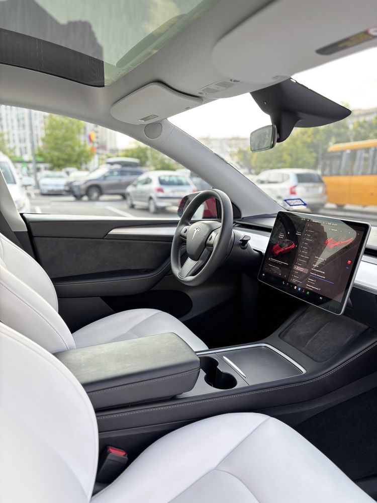 Tesla Model Y LRDM 2023