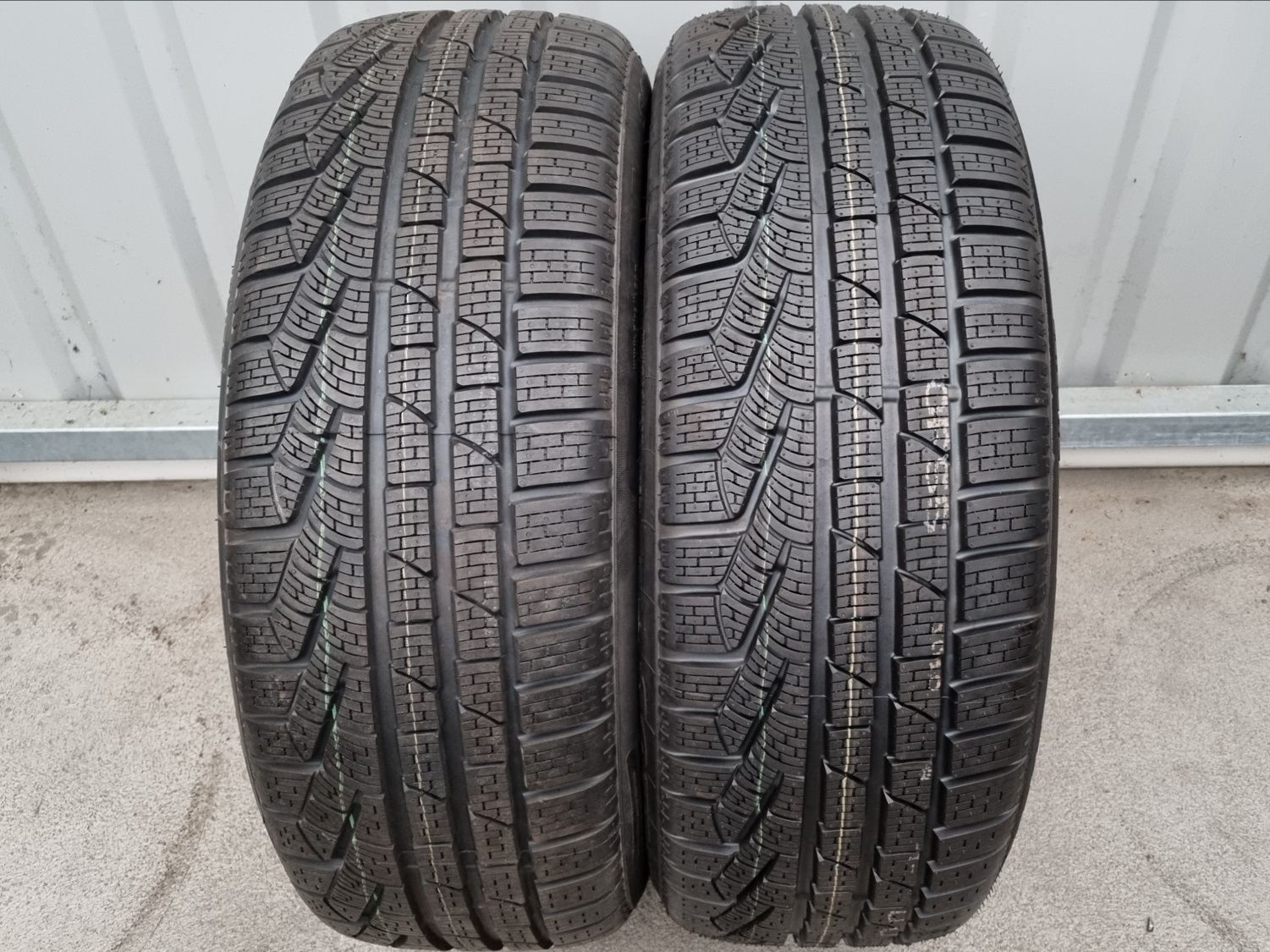 NOWE Opony Zimowe 235/50/19 Pirelli 1000zł/2szt.