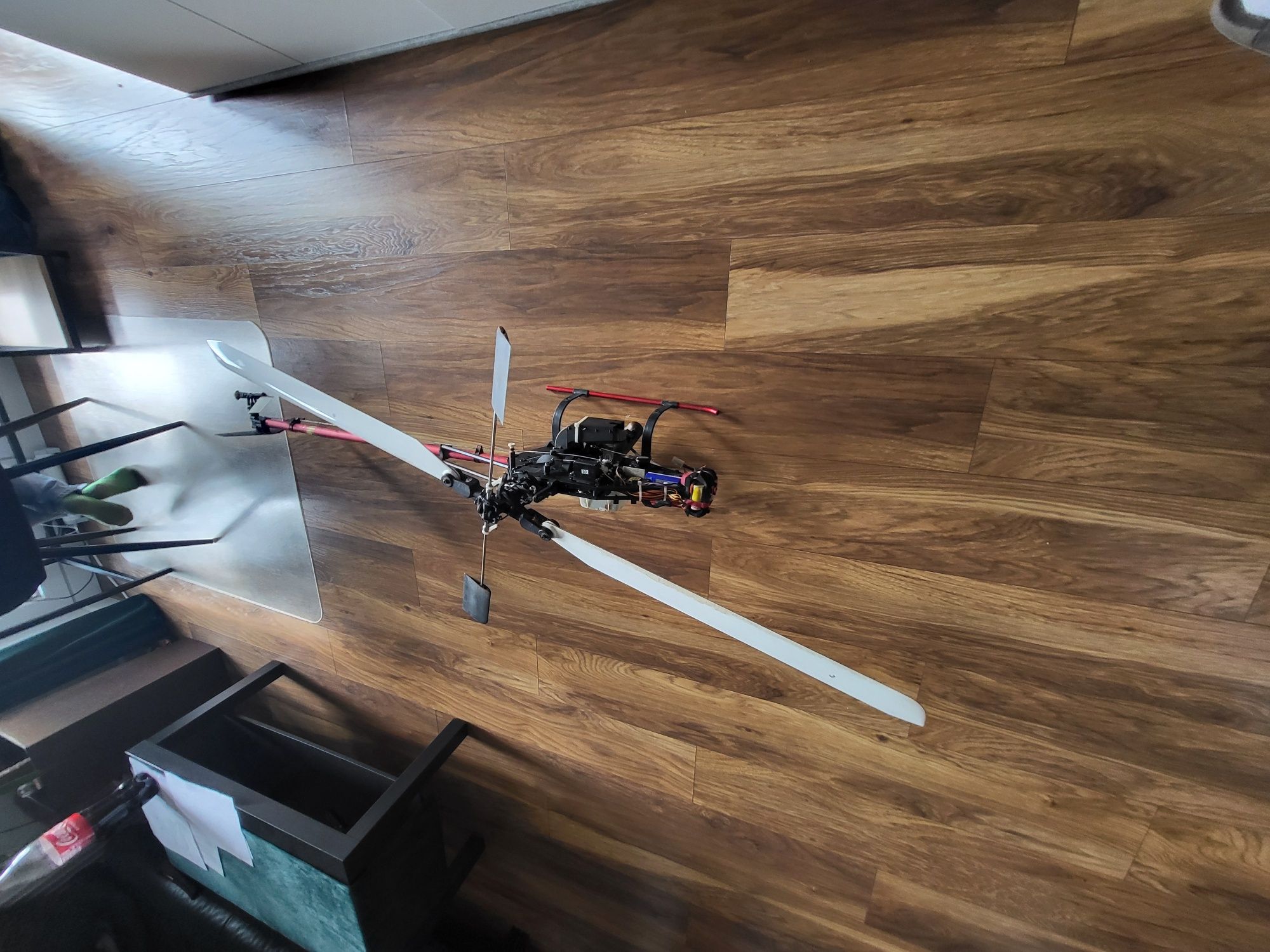 Model helikoptera RC spalinowego
