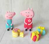 Świnka Peppa i George + prezenty i tort - figurki z masy cukrowej