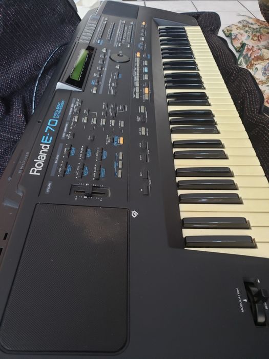 Teclado Roland e70