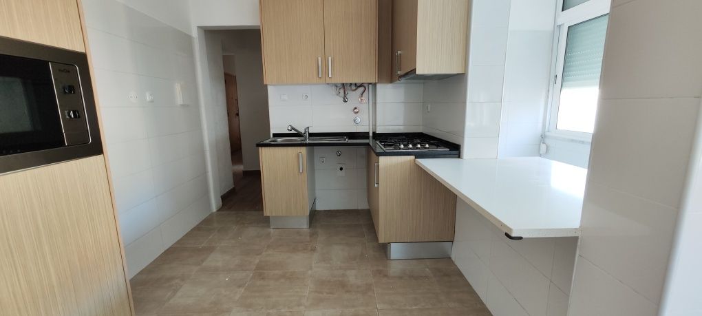 Apartamento com boas áreas.
