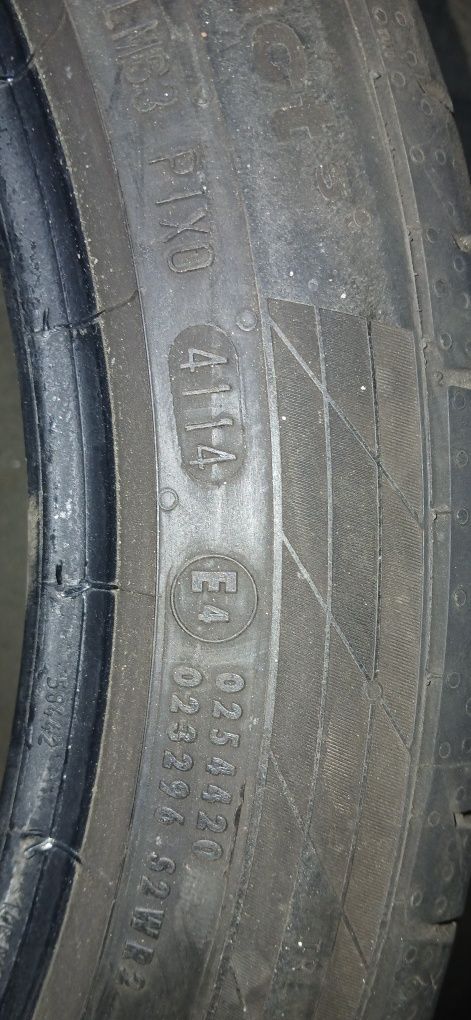 Pneus 215-45 R17 .