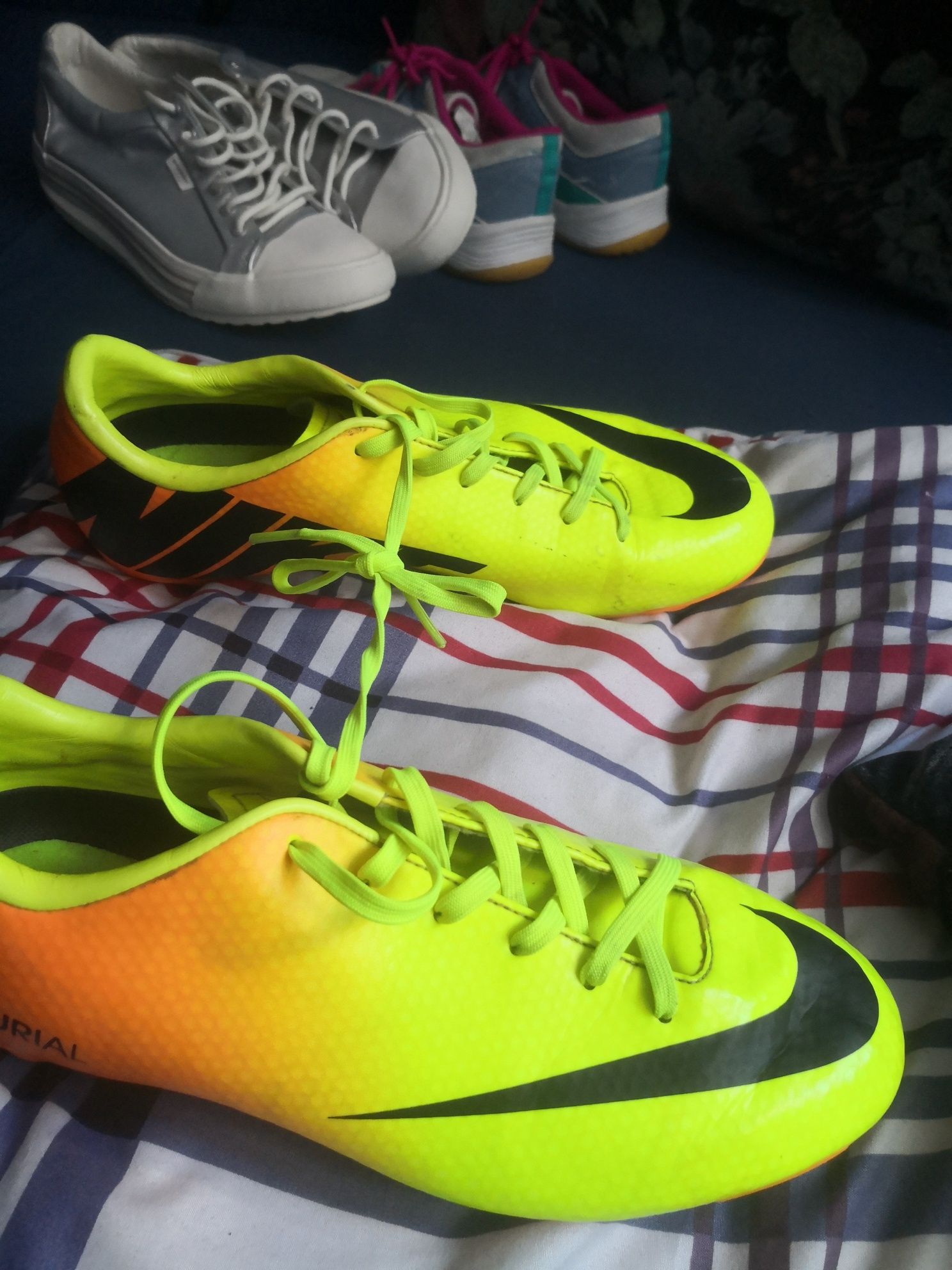 Buty sportowe korki firmy nike mercurial rozmiar 38.5