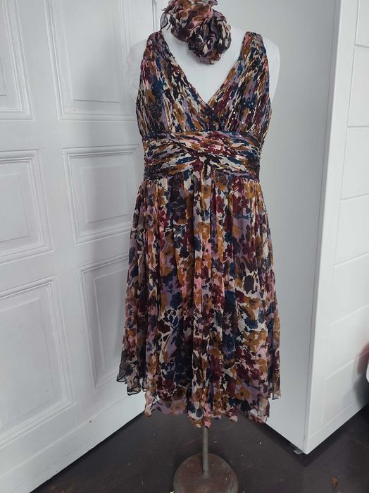 Piękna sukienka w kwiaty rozmiar 16