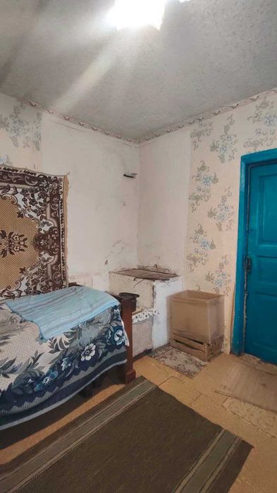 Продам невеликий окремий будинок в Дергачах по вулиці Садовій.