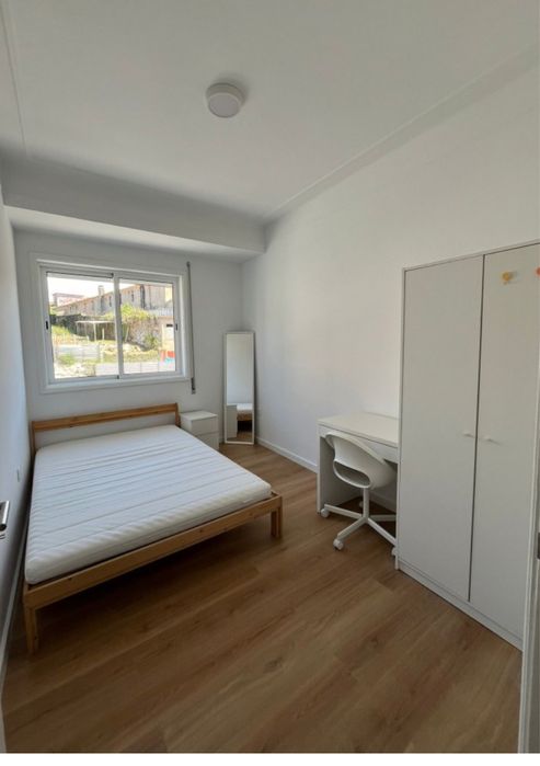 Quarto em mem martins apartamento grande so uma pessoa vivendo