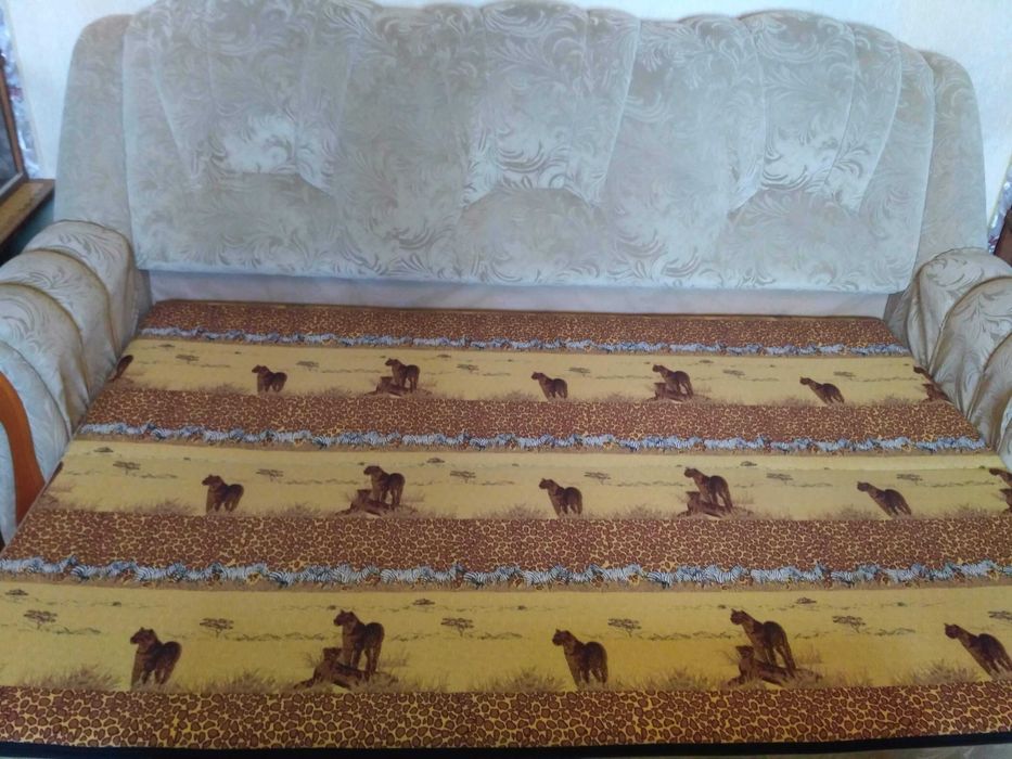 Диван прямой бежевый флис раскладной для гостиной удобный светлый