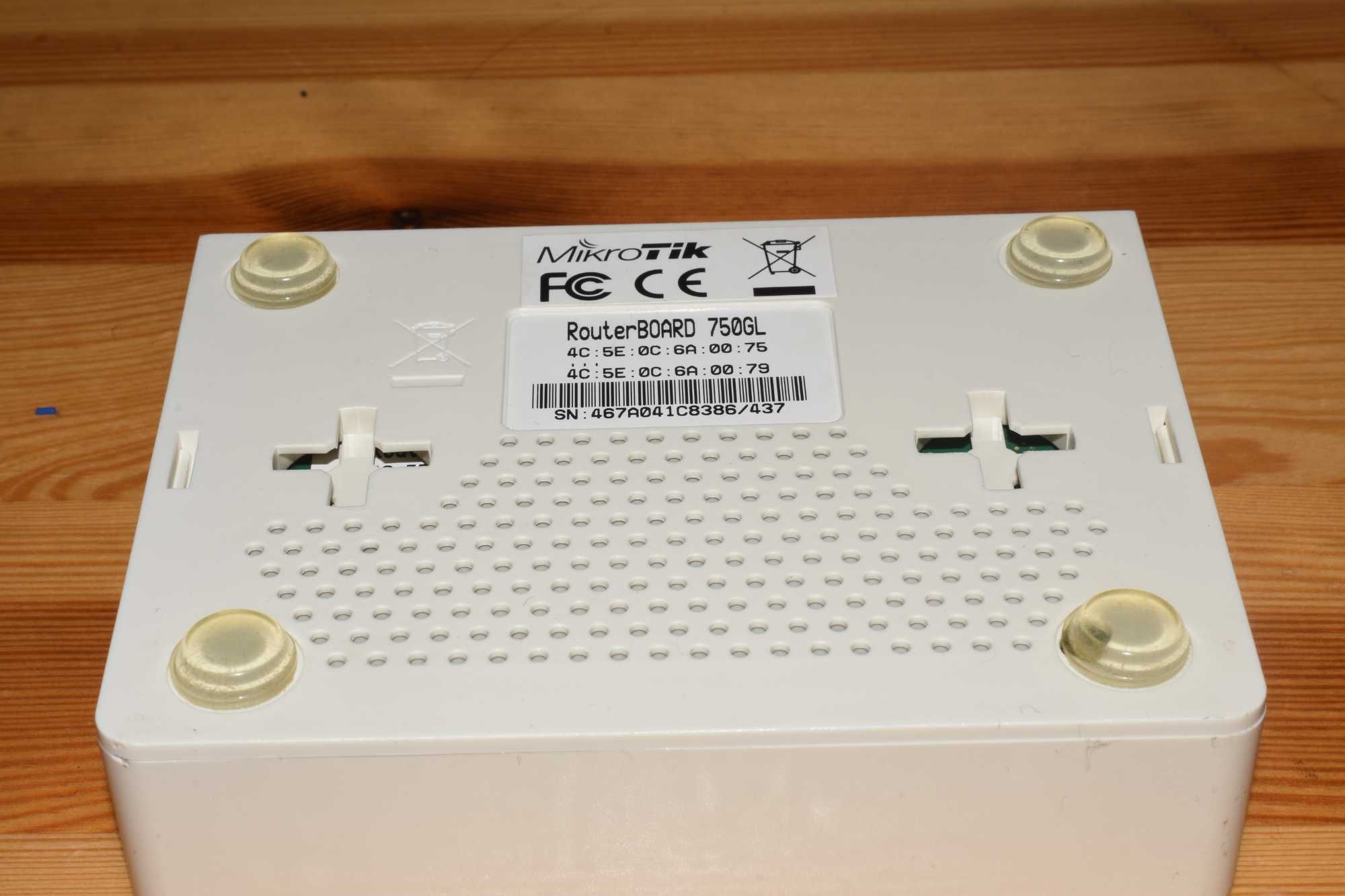 Router Mikrotik routerboard 750gl